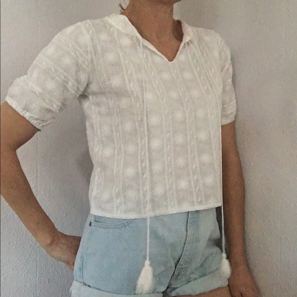 👀VTG 90s box cut cotton eyelet peasant top